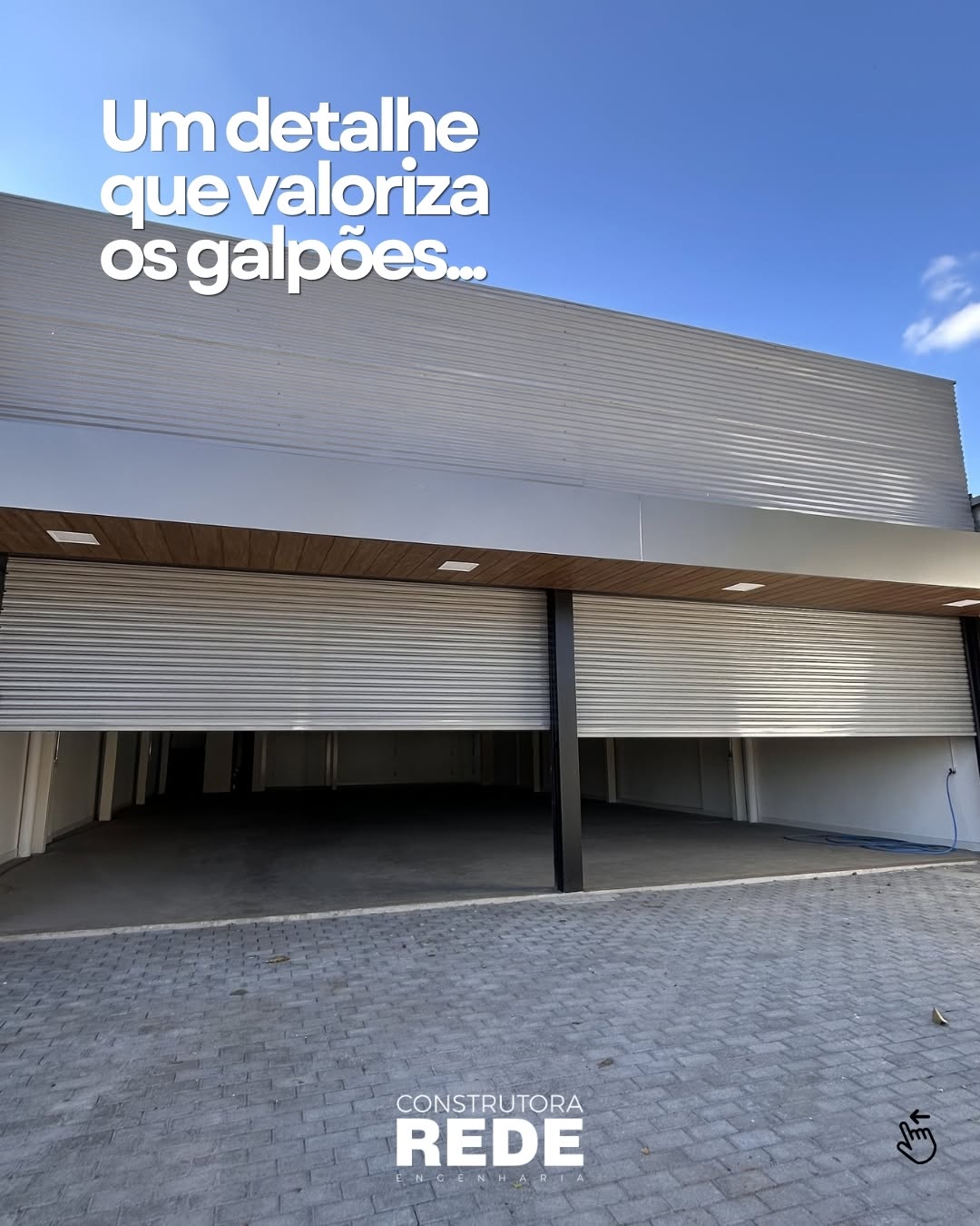 Galpão com portas automáticas